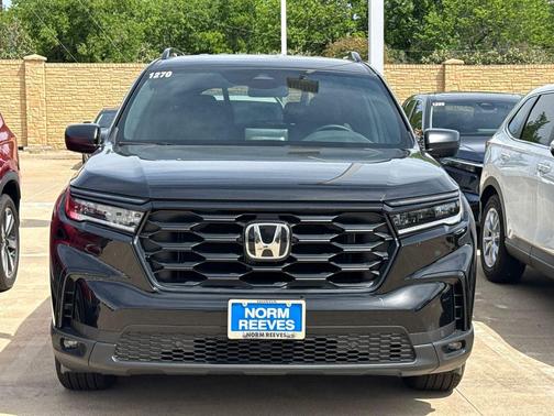 Crystal Black Pearl 2025 Honda Pilot Sport