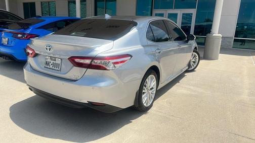 2020 Toyota Camry Hybrid XLE