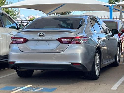 2020 Toyota Camry Hybrid XLE