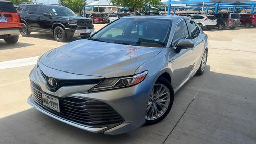 2020 Toyota Camry Hybrid XLE