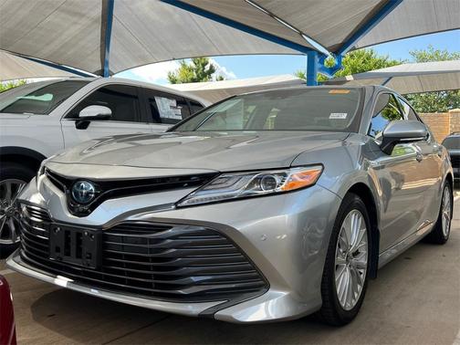 2020 Toyota Camry Hybrid XLE
