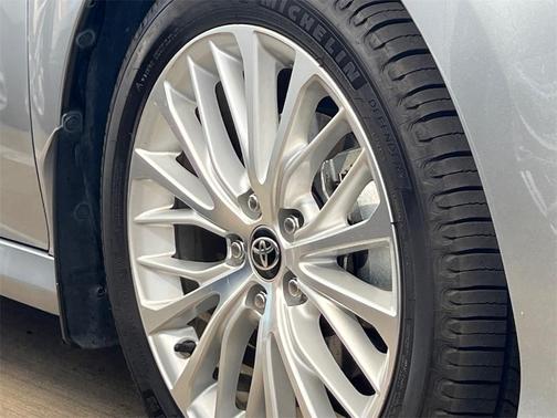 2020 Toyota Camry Hybrid XLE