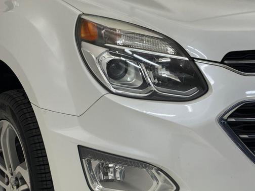 Iridescent Pearl Tricoat 2017 Chevrolet Equinox Premier