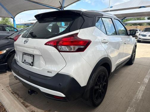 Aspen White / Super Black 2020 Nissan Kicks SR
