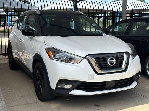 Aspen White / Super Black 2020 Nissan Kicks SR
