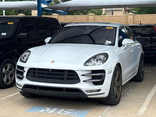 Carrara White Metallic 2016 Porsche Macan Turbo