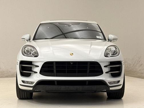 Carrara White Metallic 2016 Porsche Macan Turbo