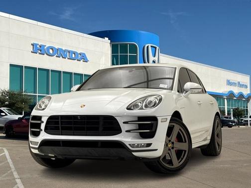 Carrara White Metallic 2016 Porsche Macan Turbo