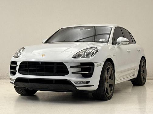 Carrara White Metallic 2016 Porsche Macan Turbo