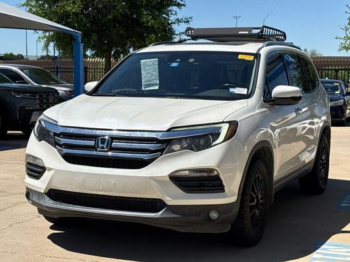 White Diamond Pearl 2018 Honda Pilot Touring