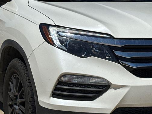 White Diamond Pearl 2018 Honda Pilot Touring