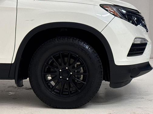 White Diamond Pearl 2018 Honda Pilot Touring