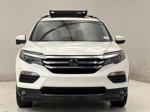White Diamond Pearl 2018 Honda Pilot Touring