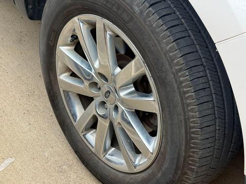 White Platinum Clearcoat Metallic 2014 Ford Edge Limited