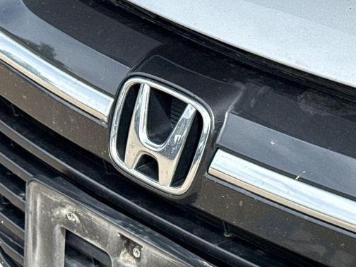 Lunar Silver Metallic 2018 Honda HR-V LX