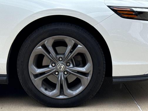 Platinum White Pearl 2024 Honda Accord EX