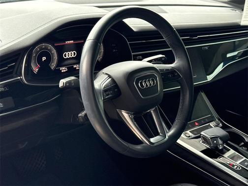 2023 Audi Q7 45 Premium Plus