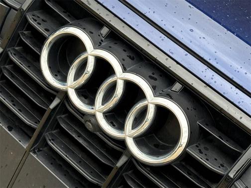 2023 Audi Q7 45 Premium Plus