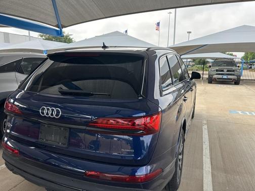 2023 Audi Q7 45 Premium Plus