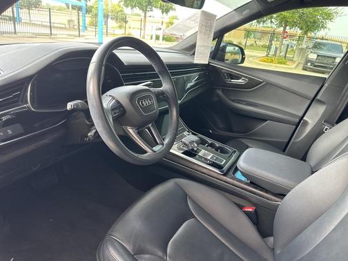 2023 Audi Q7 45 Premium Plus