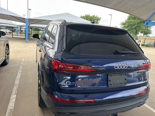 2023 Audi Q7 45 Premium Plus
