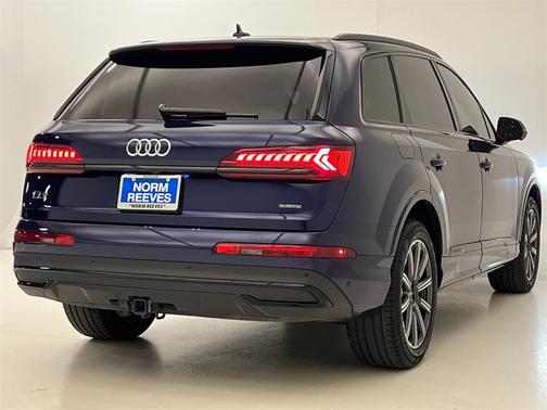 2023 Audi Q7 45 Premium Plus