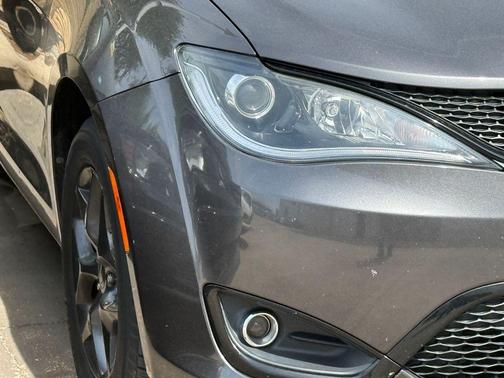 Granite Crystal Clearcoat Metallic 2018 Chrysler Pacifica Touring Plus