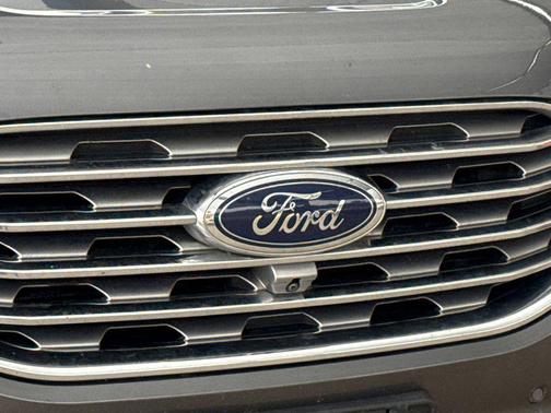 Gray Metallic 2022 Ford Edge Titanium
