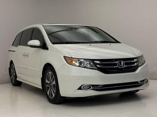 White Diamond Pearl 2016 Honda Odyssey Touring