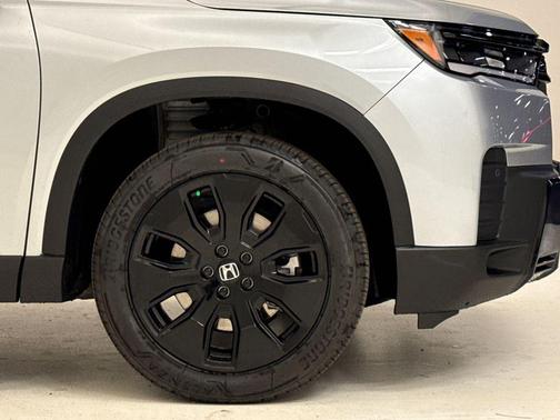 Solar Silver Metallic 2026 Honda Pilot Black Edition