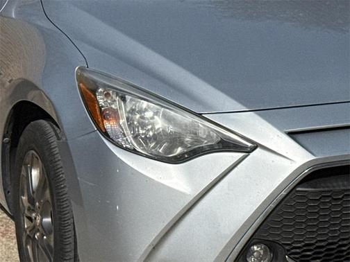 2019 Toyota Yaris Sedan LE