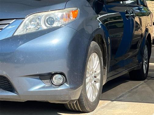 2016 Toyota Sienna XLE