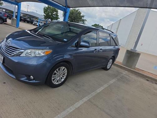 2016 Toyota Sienna XLE