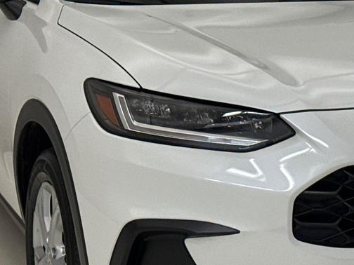 Platinum White Pearl 2023 Honda HR-V LX