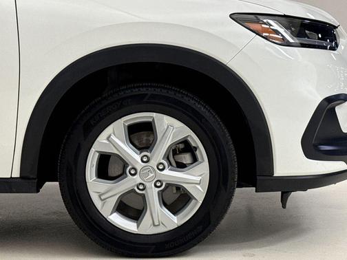 Platinum White Pearl 2023 Honda HR-V LX