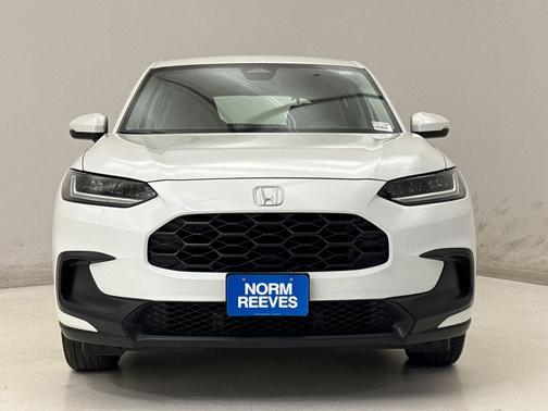 Platinum White Pearl 2023 Honda HR-V LX