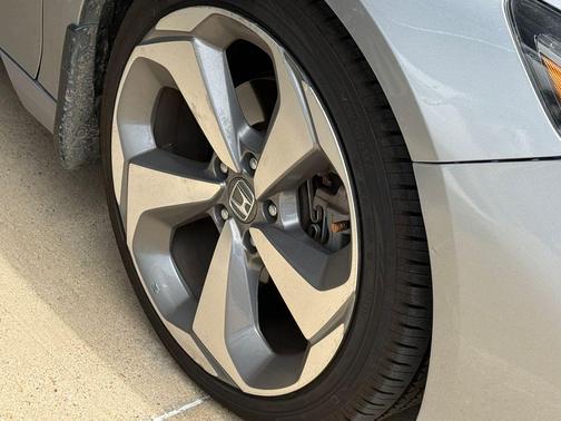 Lunar Silver Metallic 2018 Honda Accord Touring