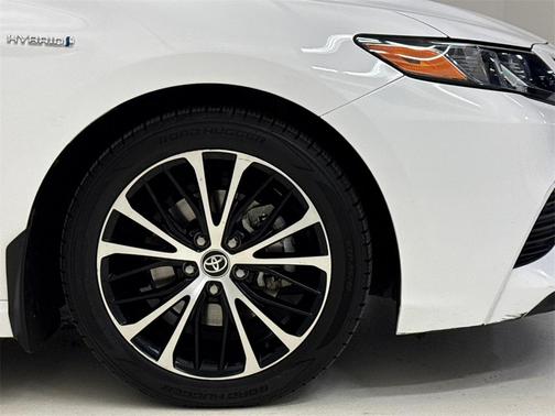 2020 Toyota Camry Hybrid SE