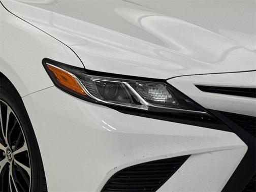2020 Toyota Camry Hybrid SE