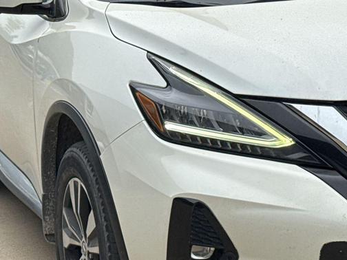 White 2019 Nissan Murano SV