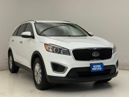 Snow White Pearl 2016 Kia Sorento LX