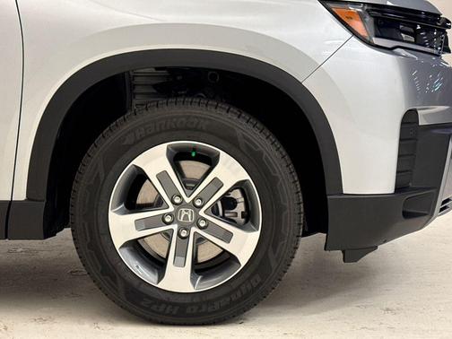 Solar Silver Metallic 2026 Honda Pilot EX-L