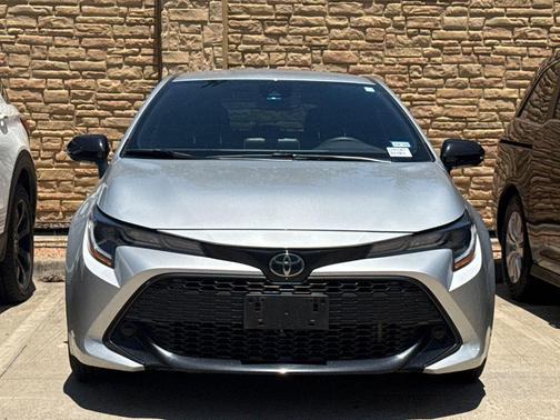 Classic Silver Metallic 2022 Toyota Corolla Hatchback SE Nightshade