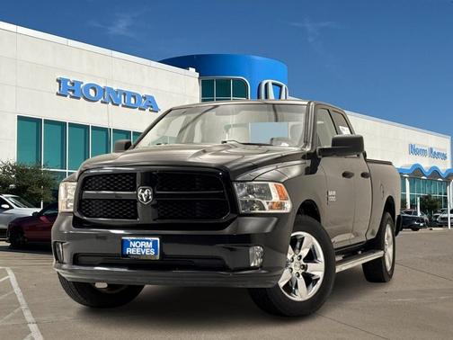 Brilliant Black Crystal Pearlcoat 2019 RAM 1500 Classic Express