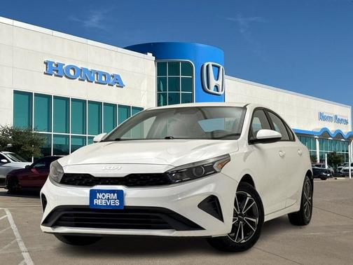 Snow White Pearl 2022 Kia Forte LXS