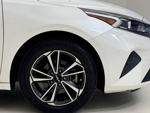 Snow White Pearl 2022 Kia Forte LXS