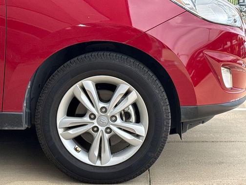 Garnet Red 2013 Hyundai TUCSON GLS