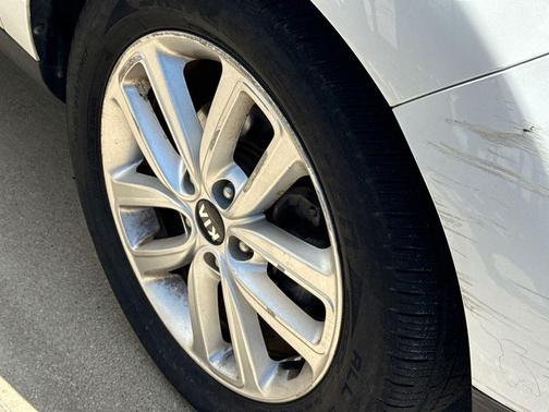 Clear White 2017 Kia Soul +