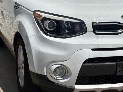 Clear White 2017 Kia Soul +