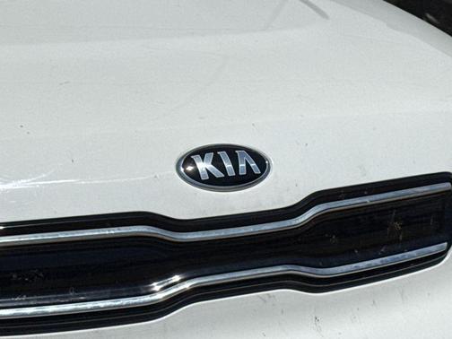 Clear White 2017 Kia Soul +
